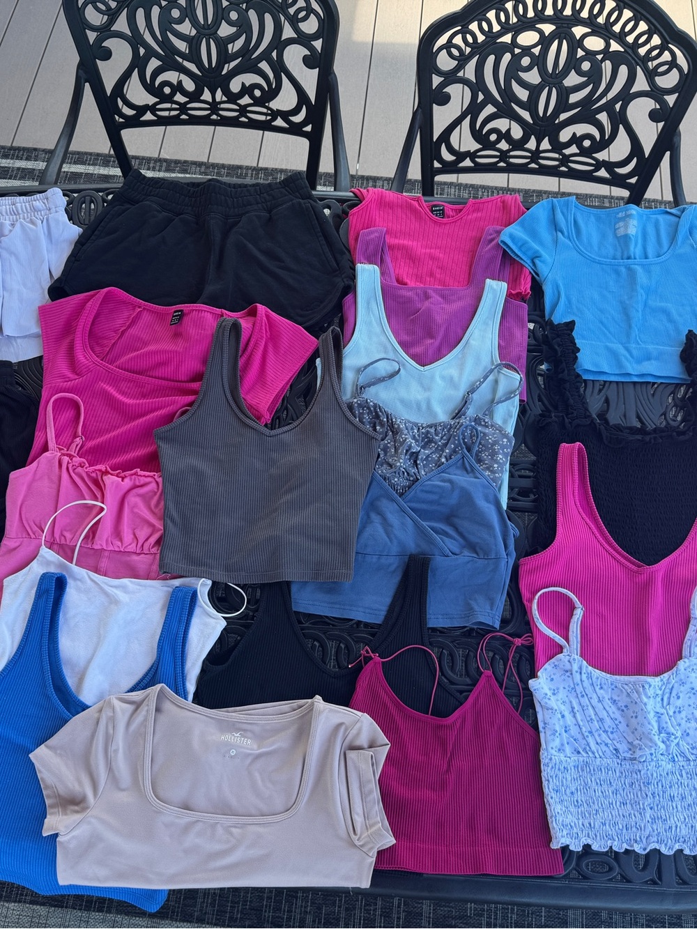 Huge Bundle of XS Hollister/Shein tops and shorts.